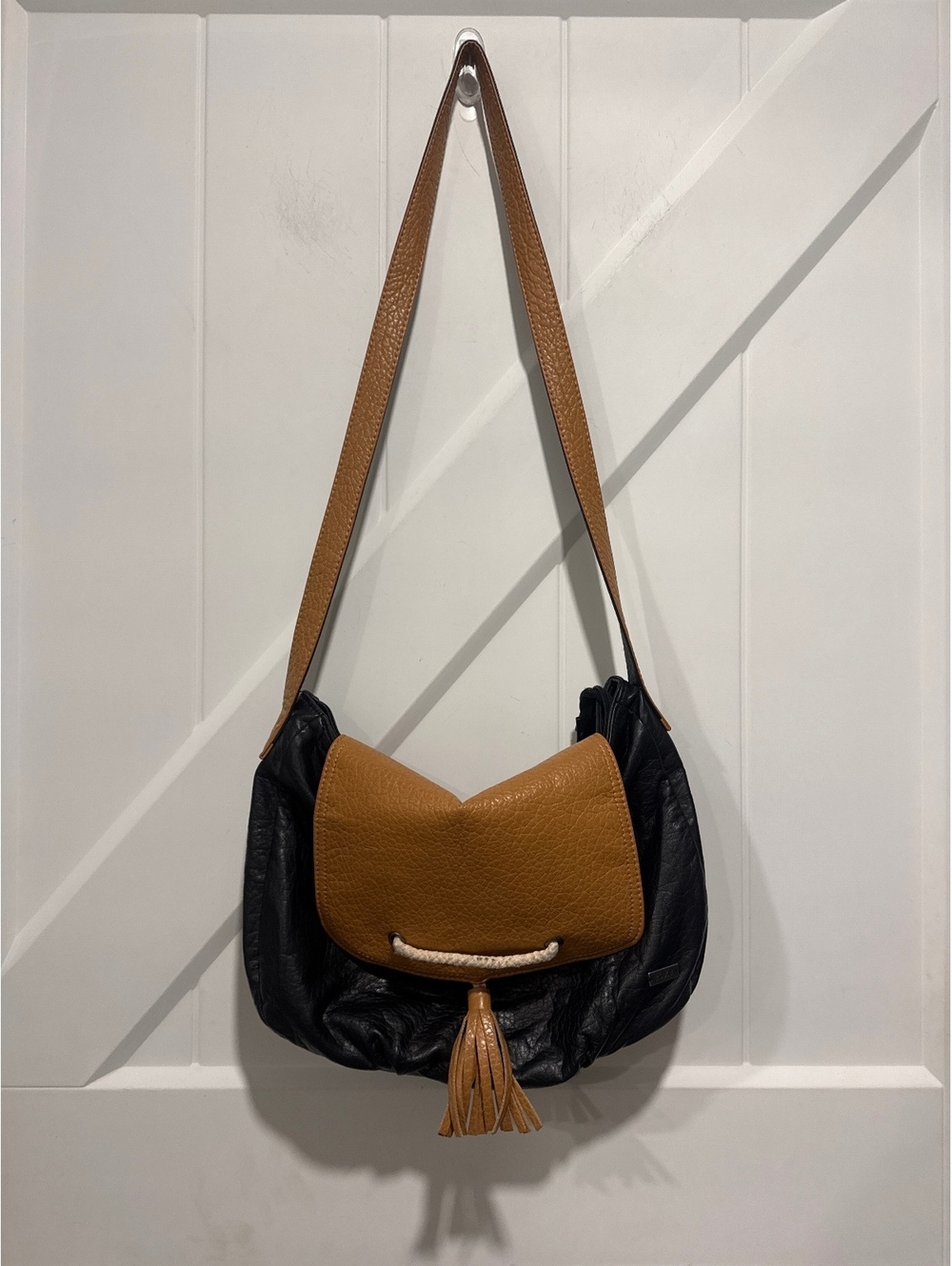 Roxy Vintage Y2K Two-Tone Black and Brown Faux Leather Shoulder Bag with Tassel